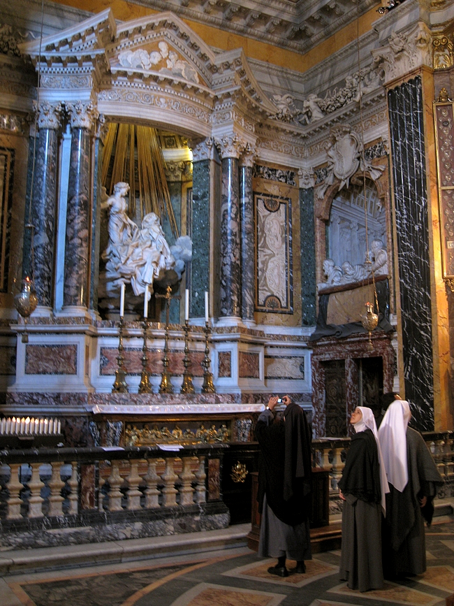 Berninin Pyhän Teresan hurmio Santa Maria della Vittorian kirkossa (Tuli | Fire)