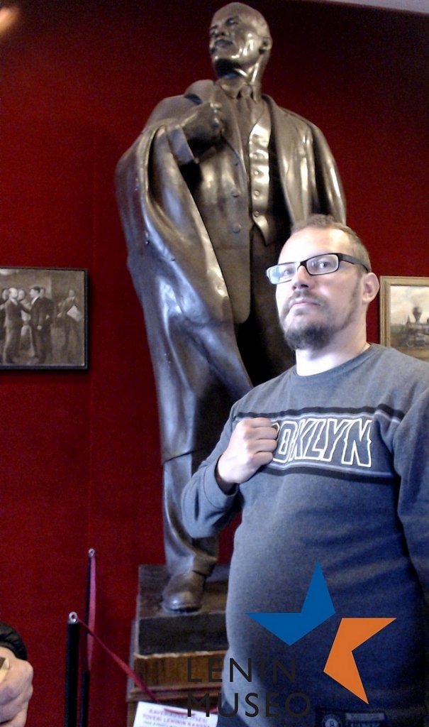 Juhlaviikon vetonaula - selfiekuvakone Leninin kanssa