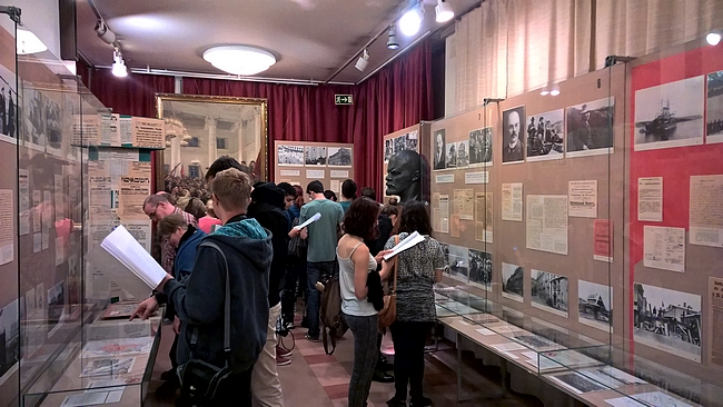 Lenin-museon viimeiset tunnit oli saanut väen liikenteeseen