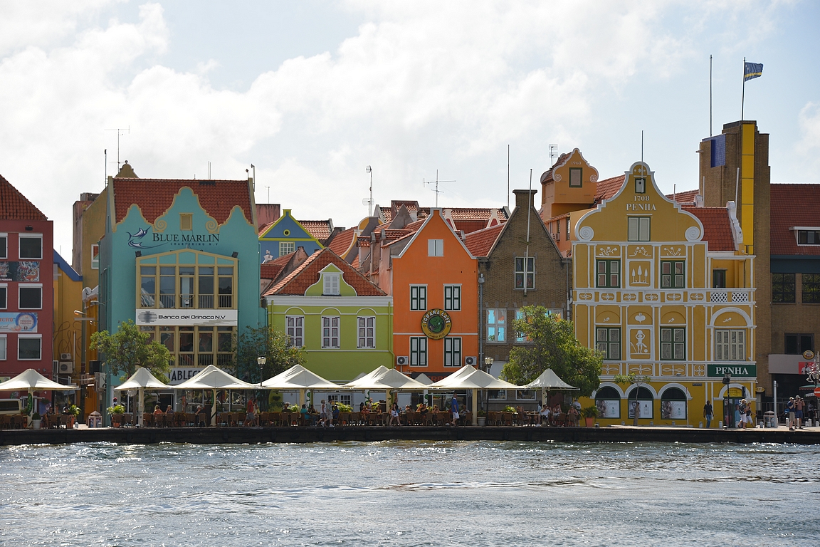 Willemstadin tunnusmerkkiä toimii nämä värikkäät talot.