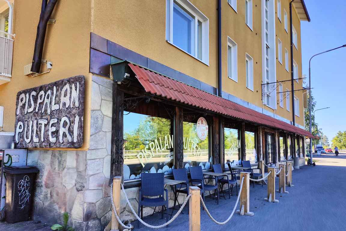 Lähiravintola Pispalan Pulterissa pysähtyi Martti Pellonpään hautajaissaattue välijuomille.