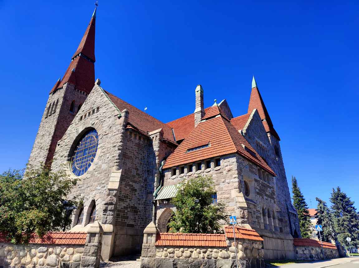 Tampereen tuomiokirkko on Suomen kauneimpia ellei jopa kaunein kivikirkko?