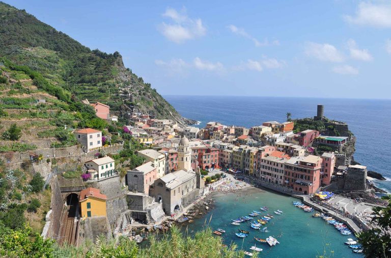 Monet pitävät Vernezzaa Cinque Terren kauneimpana kylänä.