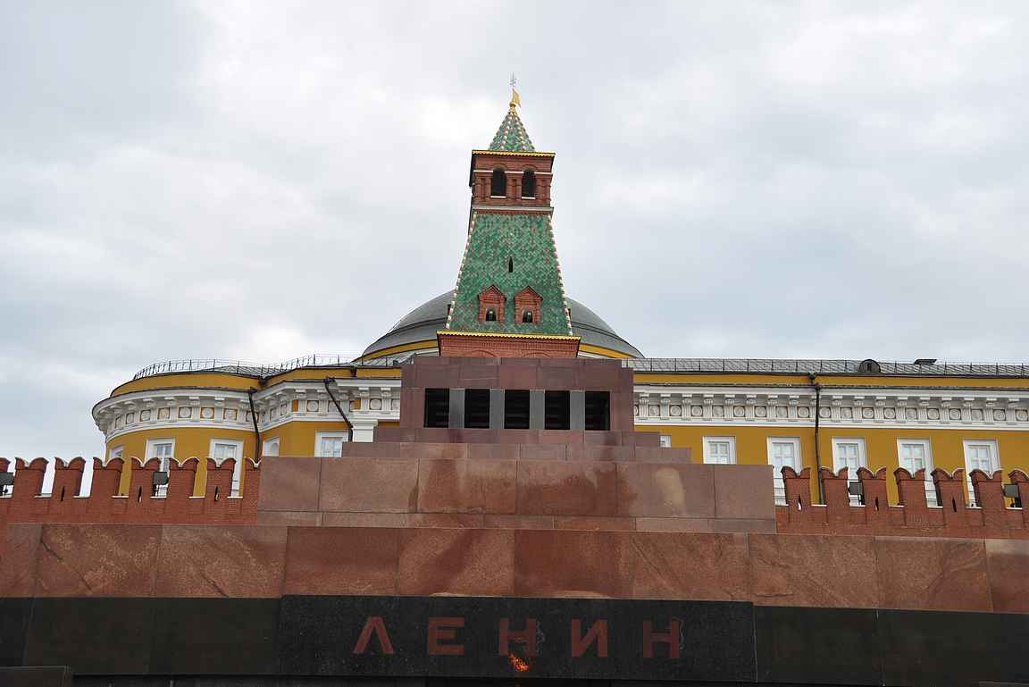 Leninin mausoleumi punaisella torilla.