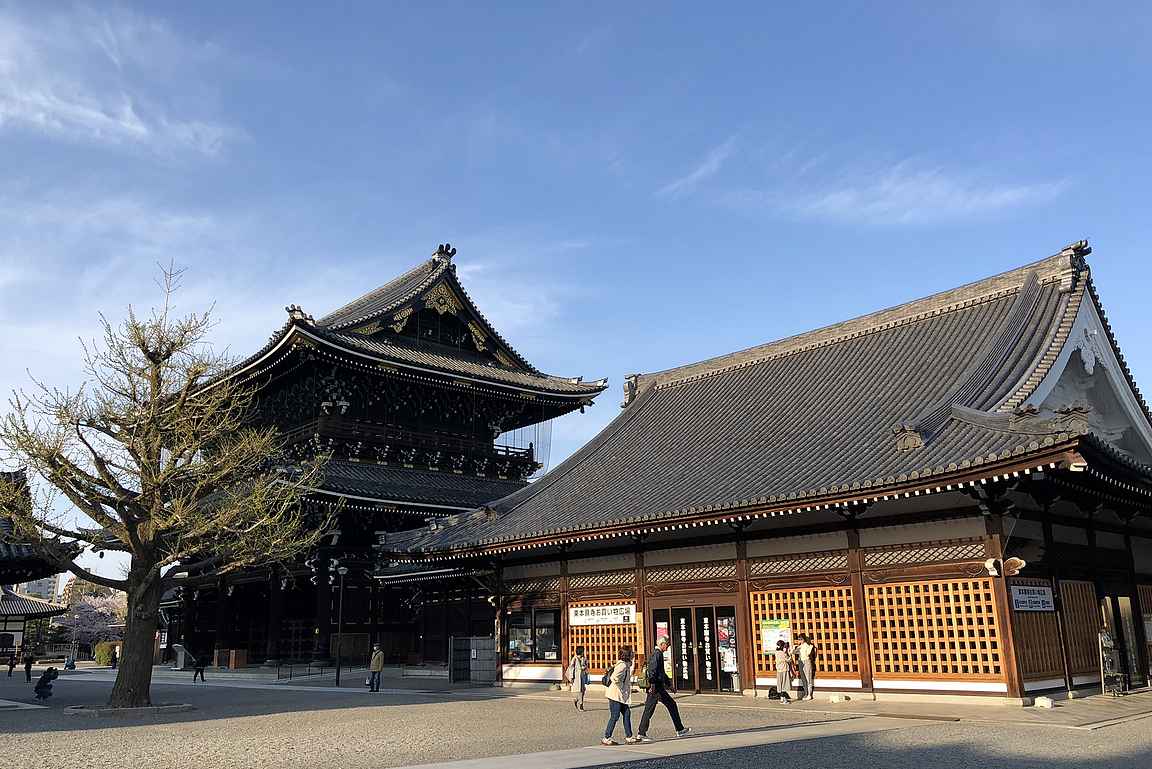 Higashi honganjin temppelialuetta.