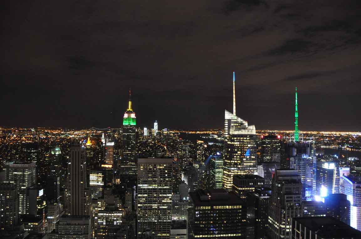 Empire State Building hallitsee maisemia.