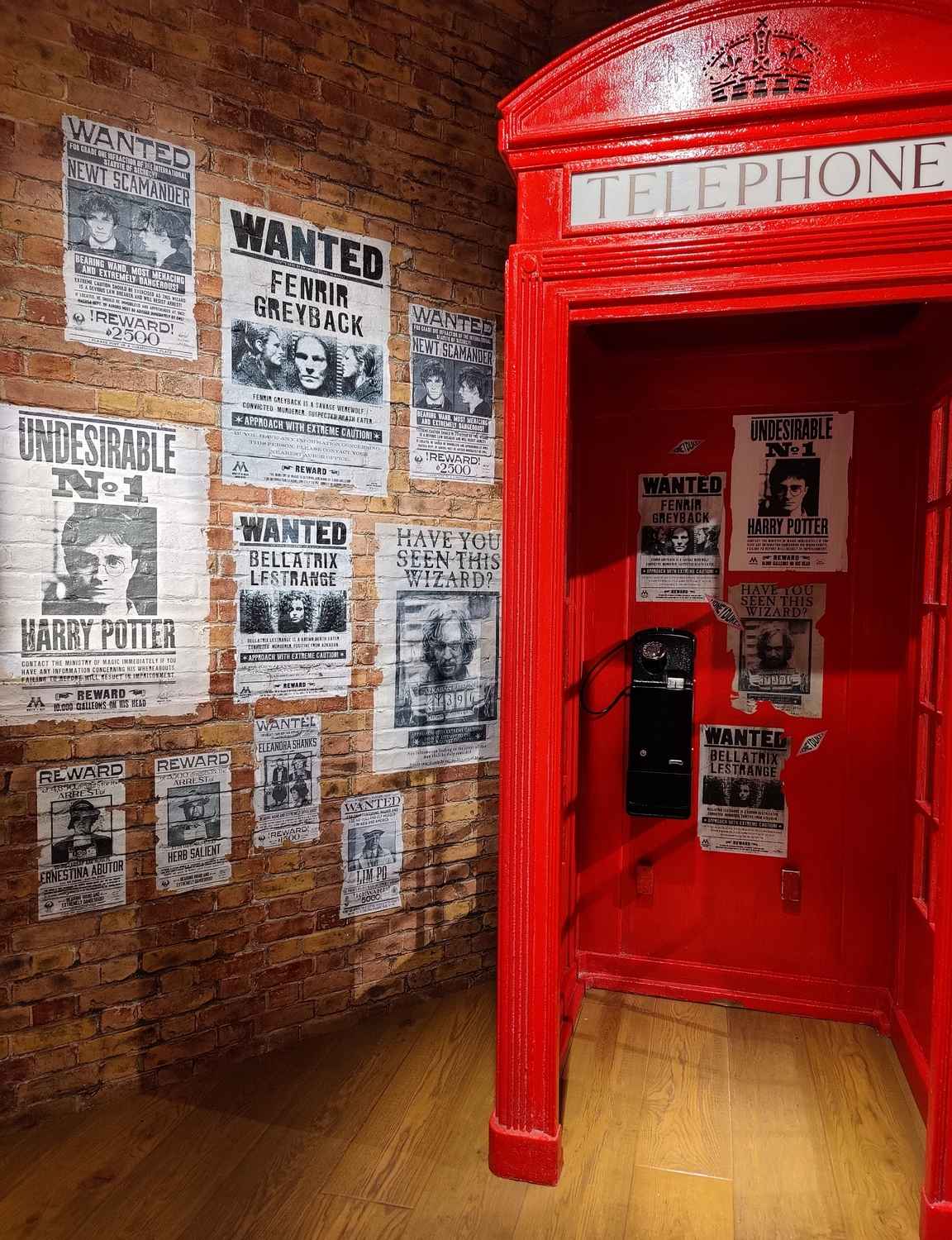 Harry Potter Shopista löytyi tuttu puhelinkioski.