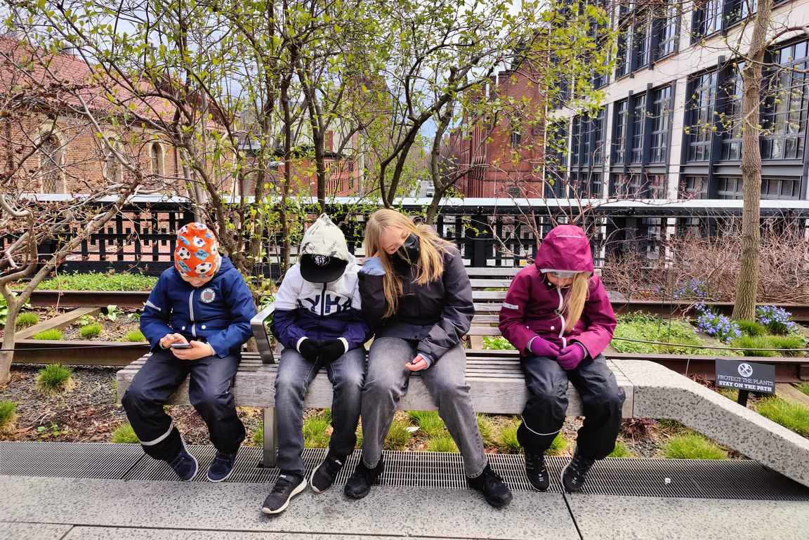 Väsyneiden jalkojen lepuutusta High Linella.
