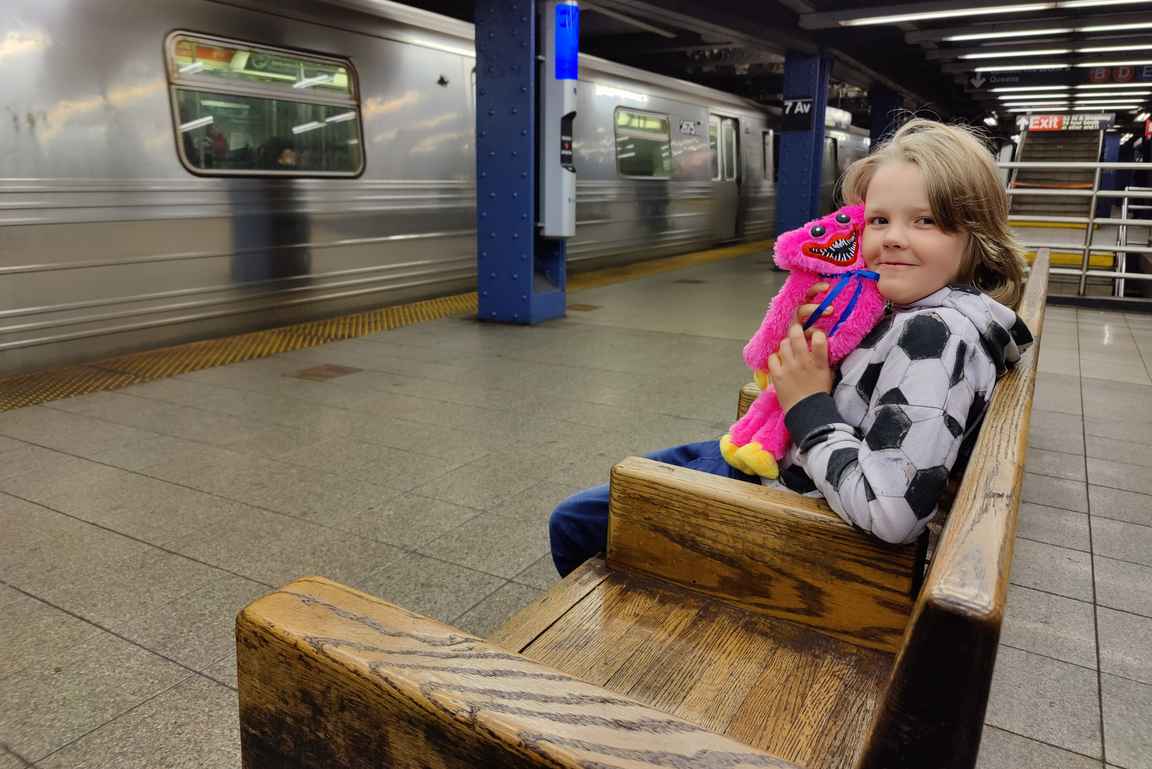 Metro on New Yorkin paras liikkumismuoto ja turvallinen vaihtoehto myös lasten kanssa.