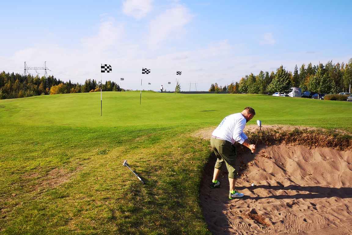 Golf Pirkkalassa on erinomaiset harjoitusalueet rangesta lähipelialueisiin.