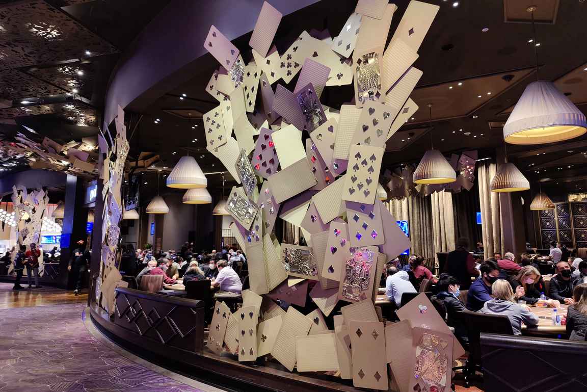Arian kasinoalueen Poker Roomin sisustus on todella tyylikästä.