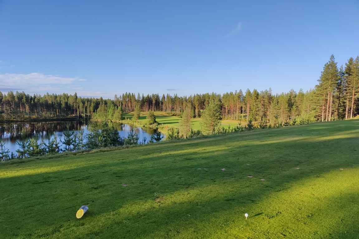 Väylä 10 - Ristikallio - on Kuusamon golfkentän kauneimpia väyliä.