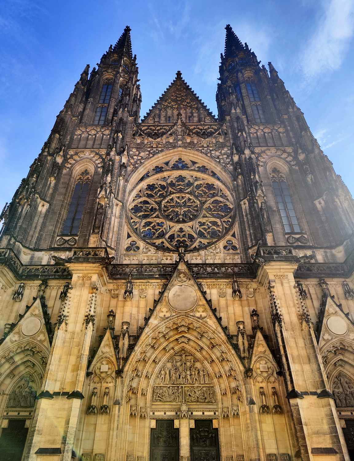 Prahan linnan kohokohtia on majesteettinen St. Vituksen katedraali.
