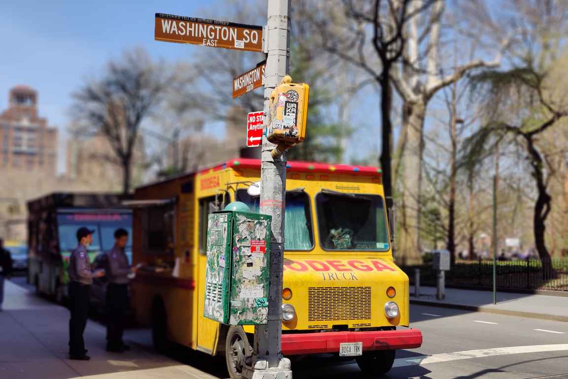 Washington Squaren ympäristössä päivystävät myös Food Truckit nälkäisiä lounastajia.