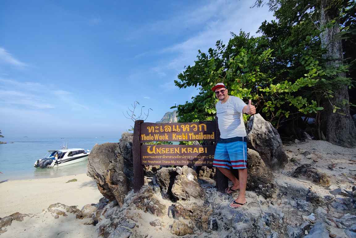 Kaikki retken saaret kuuluivat Hat Nappharat Thara-Mu Ko Phi Phi National Park -kansallispuistoon.