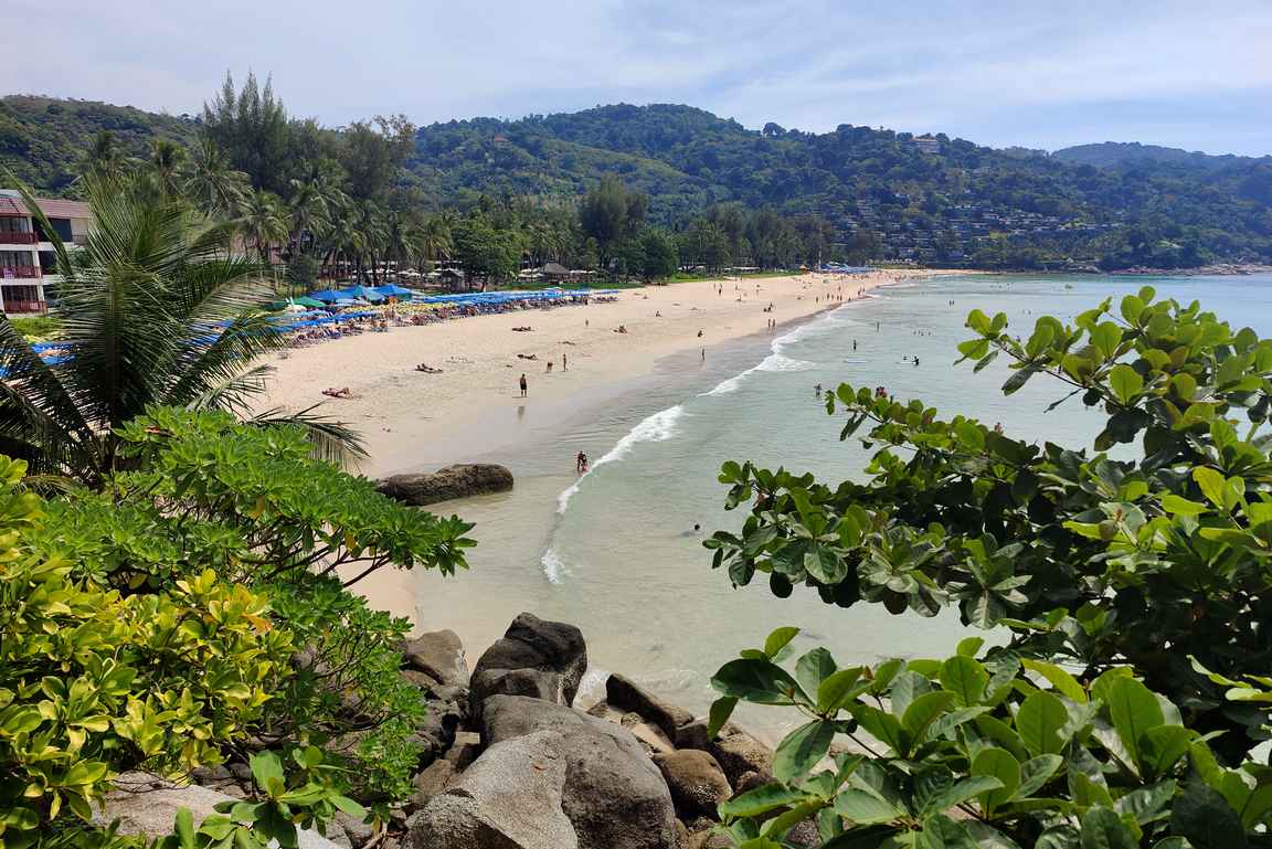 Phuket on tunnettu upeista rannoistaan. Tässä Kata Noi Beach.