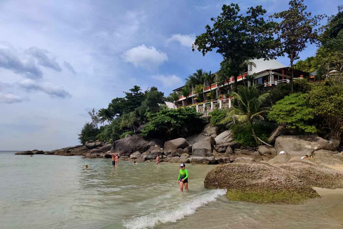 Kata Noi Beachin rauhallinen ranta on lapsiperheille mieluisa.