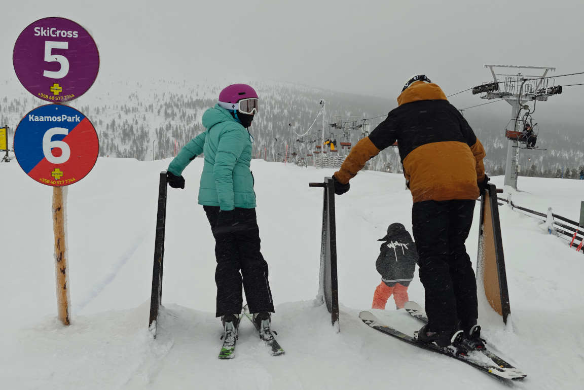 Skicross rata sopii kaiken ikäisille.