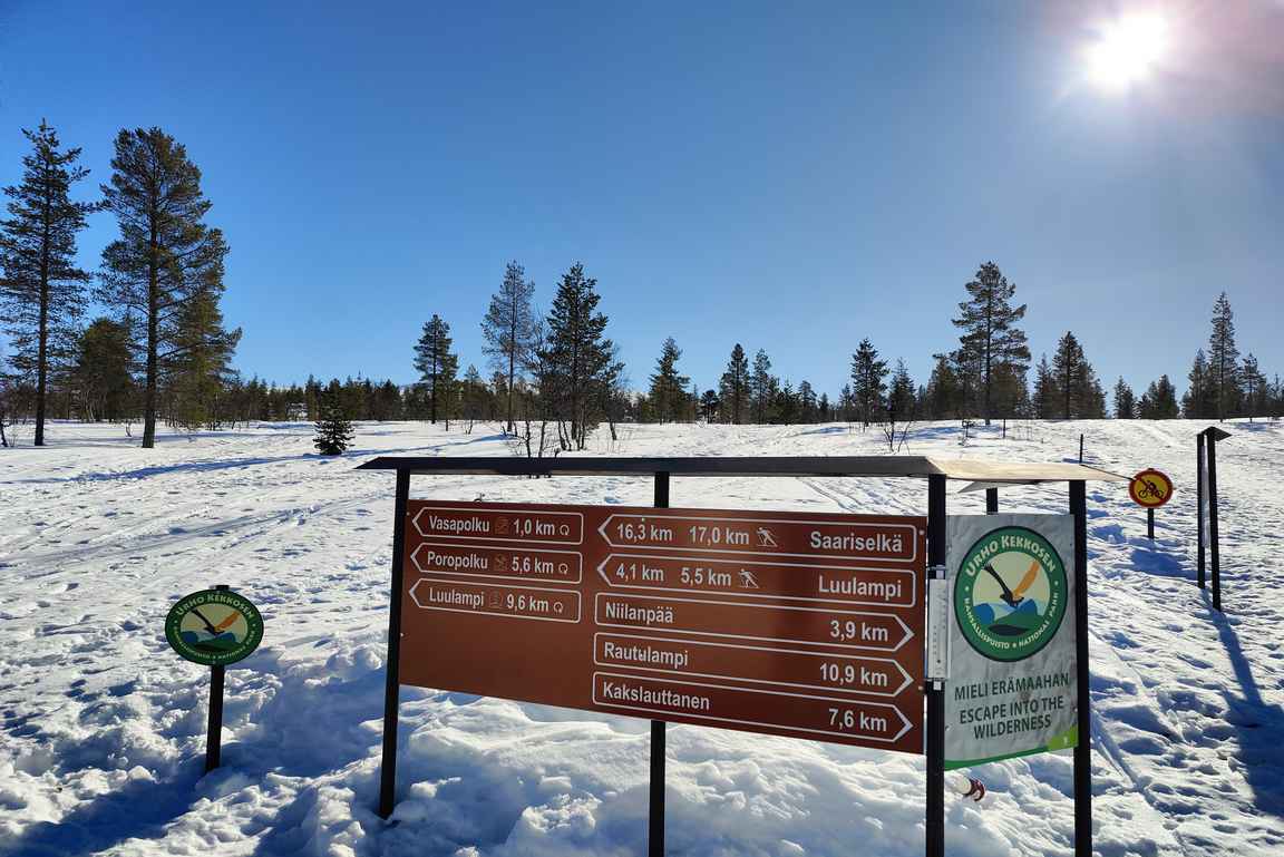 Kiilopäältä alkaa Urho Kekkosen kansallispuisto, jonka alueella on lukuisia hiihto- ja patikointireittejä.