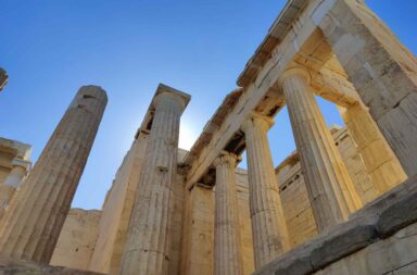 Ateenaa ja Akrpolista ei kannata jättää väliin risteilyn lähtiessä Piraeuksen satamasta.