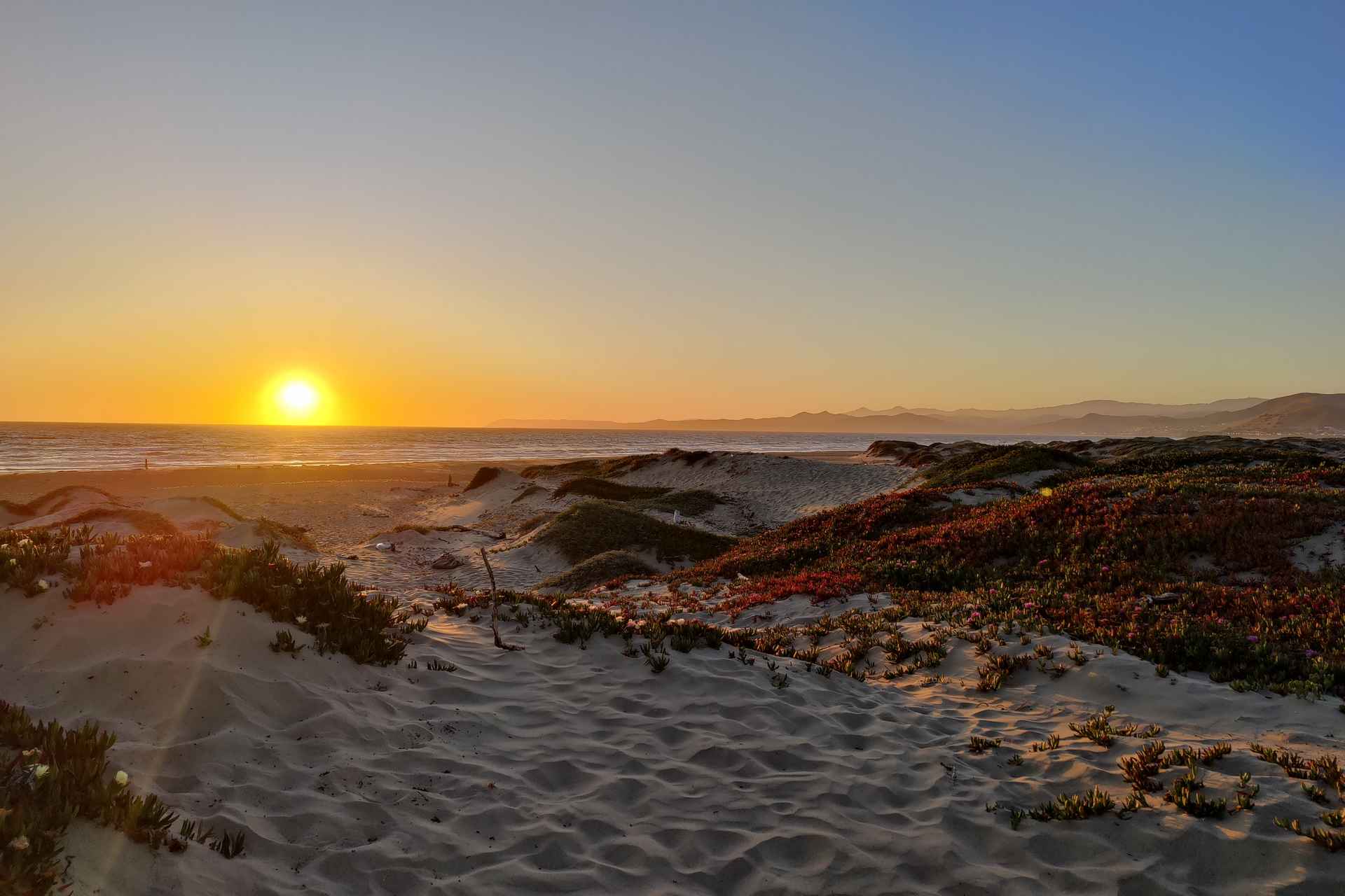 Morro Strand State Beach ja sen upea hiekkaranta.