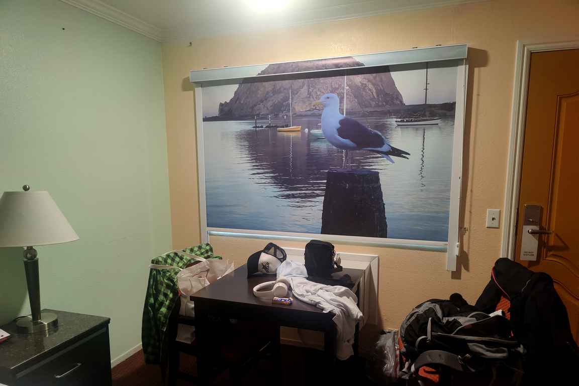 ... mutta Morro Rock näkyi vaikka olisi ikkunanverhot alhaalla.