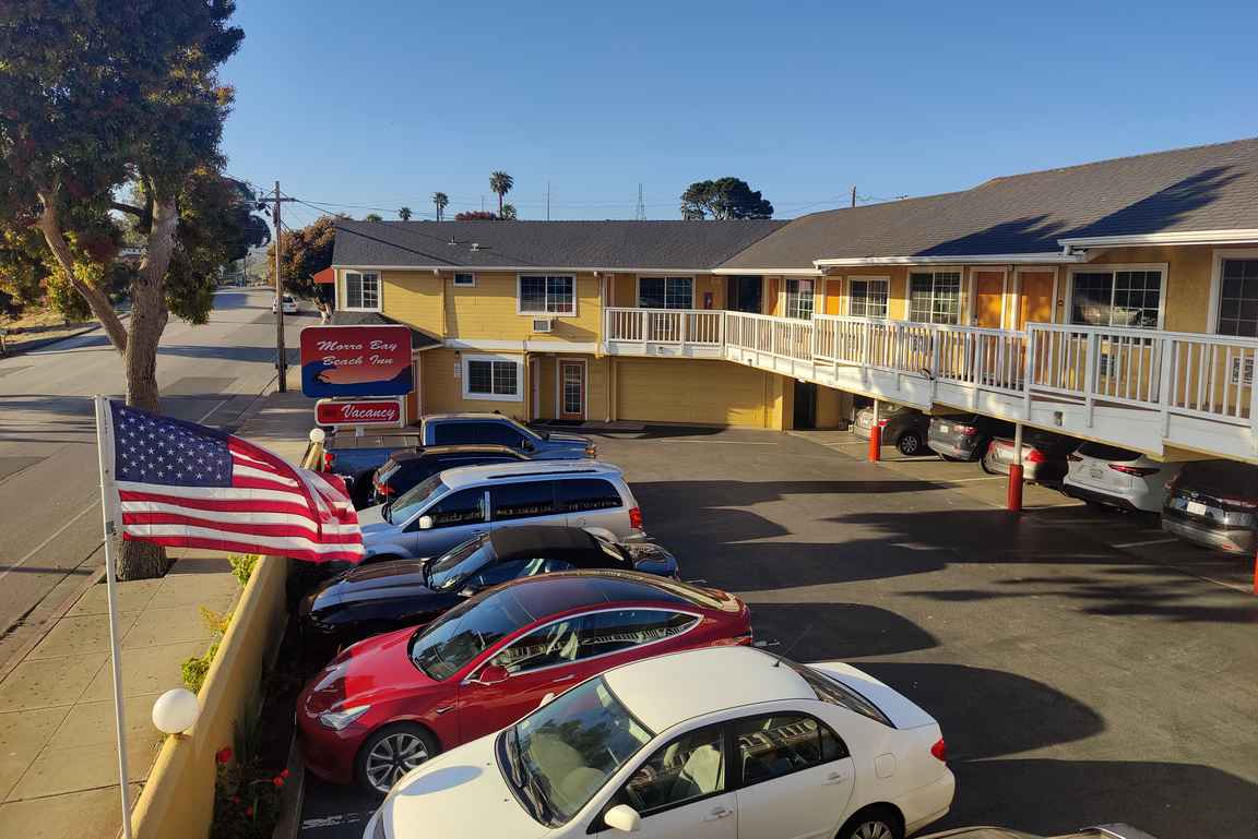 Aitoa amerikkalaista motelliromantiikkaa tarjosi Morro Bay Beach Hotel.