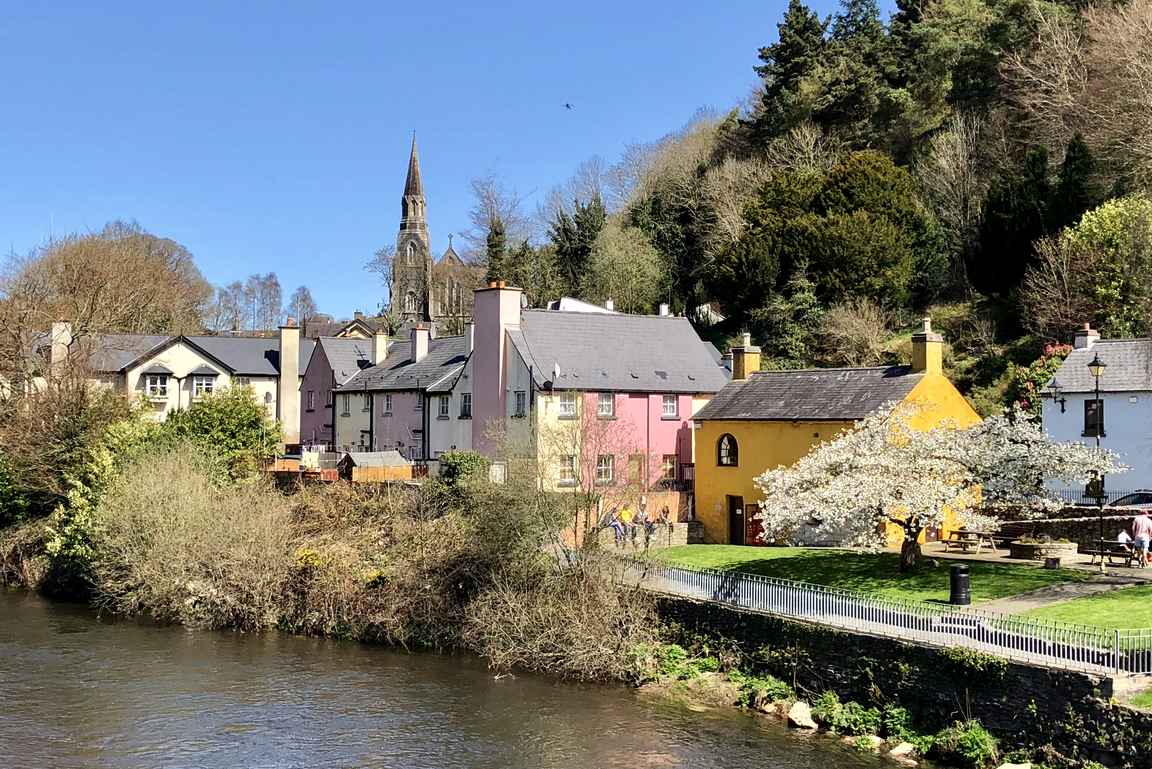 Pieni ja pittoreski Avoca.