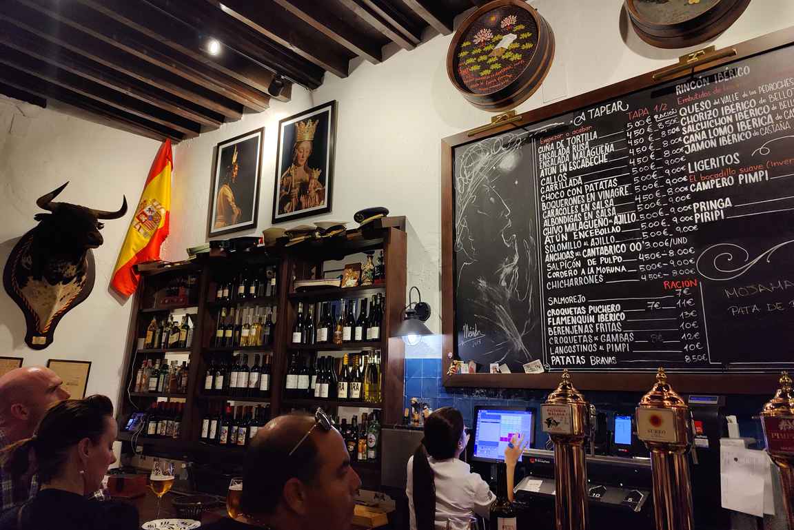 El Pimpin ravintolan yhteydessä oleva viinibaari on perustettu vuonna 1971.