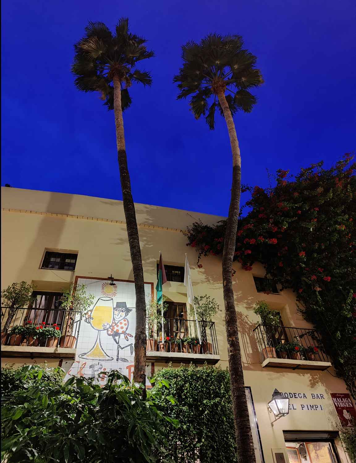 Bodega El Pimpi on Malagan tunnetuin viinikellari ja todella suosittu tutustumiskohde andalusialaiseen ruokakulttuuriin.