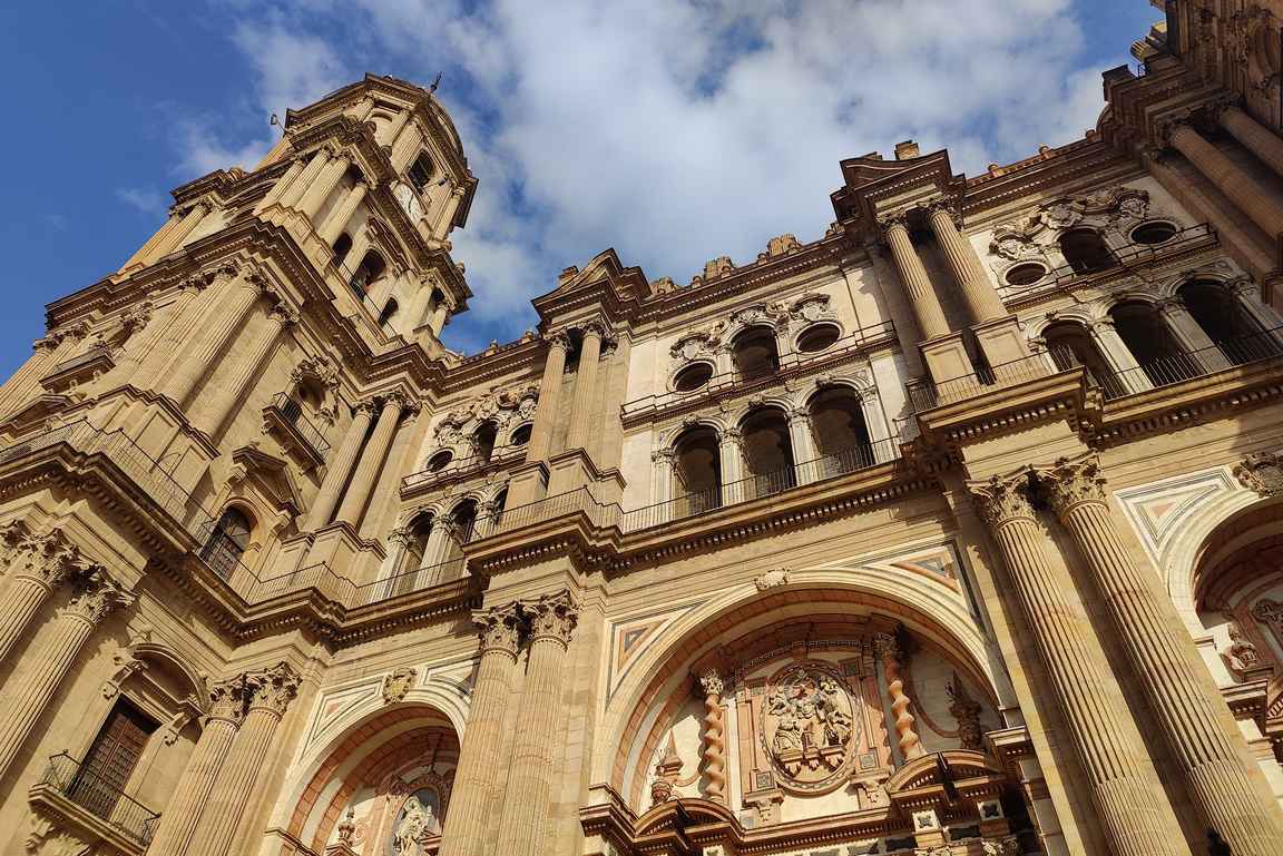 Catedral de la Encarnación eli Malagan katedraali on näyttävä ilmestys vanhakaupungissa.
