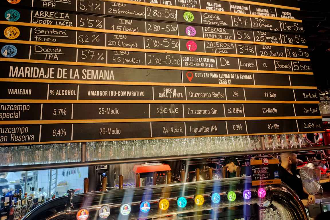 Lá Fabrica on Cruzcampo panimon oma taproom, jossa oluet tuotetaan samoissa tiloissa Sohon kaupunginosassa.