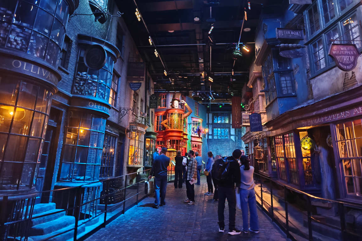 Viistokujalla tuntee olevansa Harry Potterin kuvauksissa.