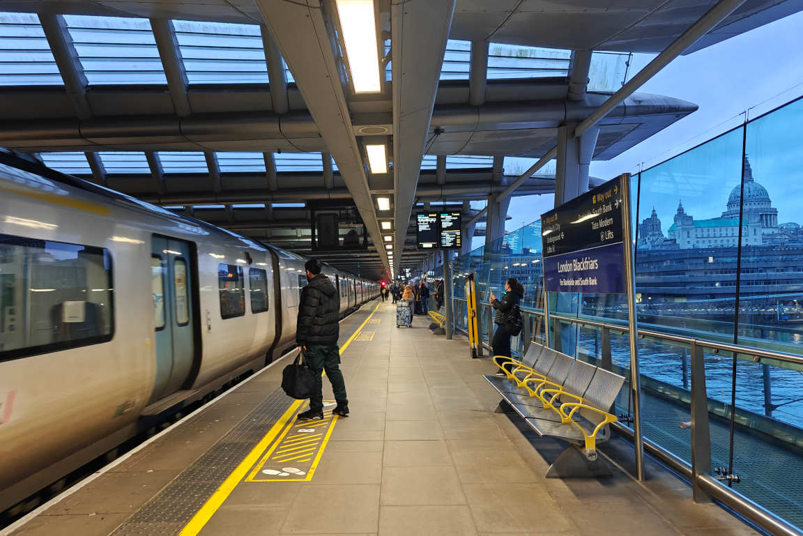 Gatwickista Thameslinkin juna on näppärin vaihtoehto keskustaan.