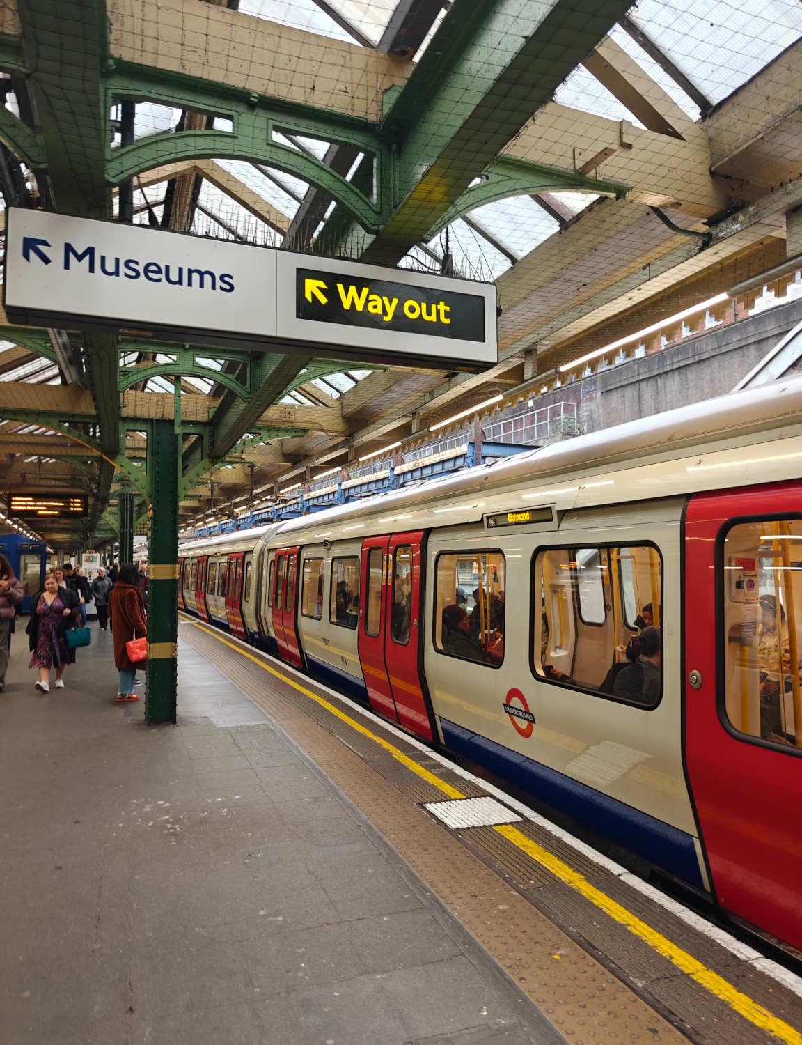 Metro on keskimäärin nopein, mutta myös ruuhkaisin.