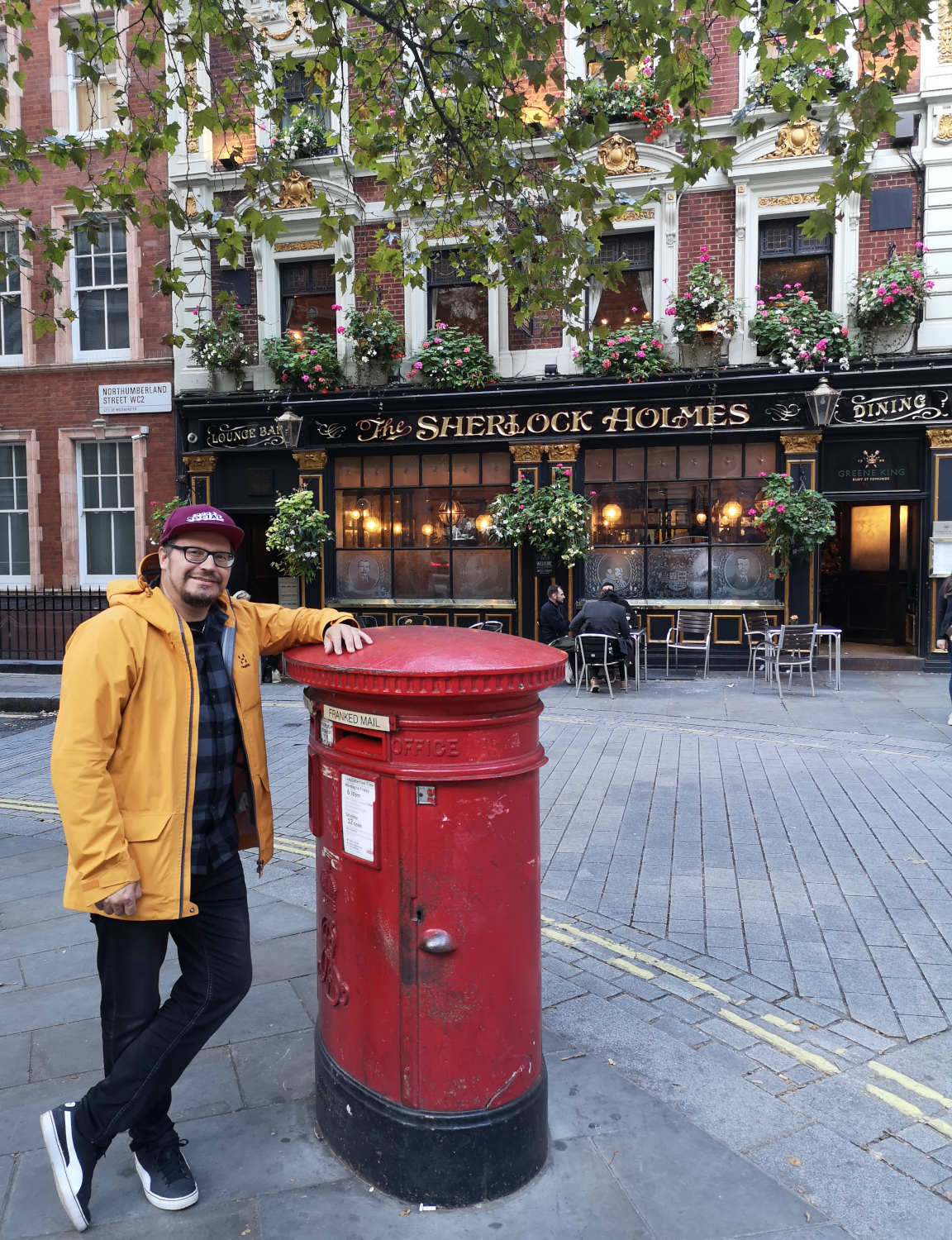 Lontoossa on tärkeää hyvät kävelykengät ja sään kestävä varustus.