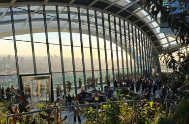 Sky Garden on kolmikerroksinen näköalapuutarha.