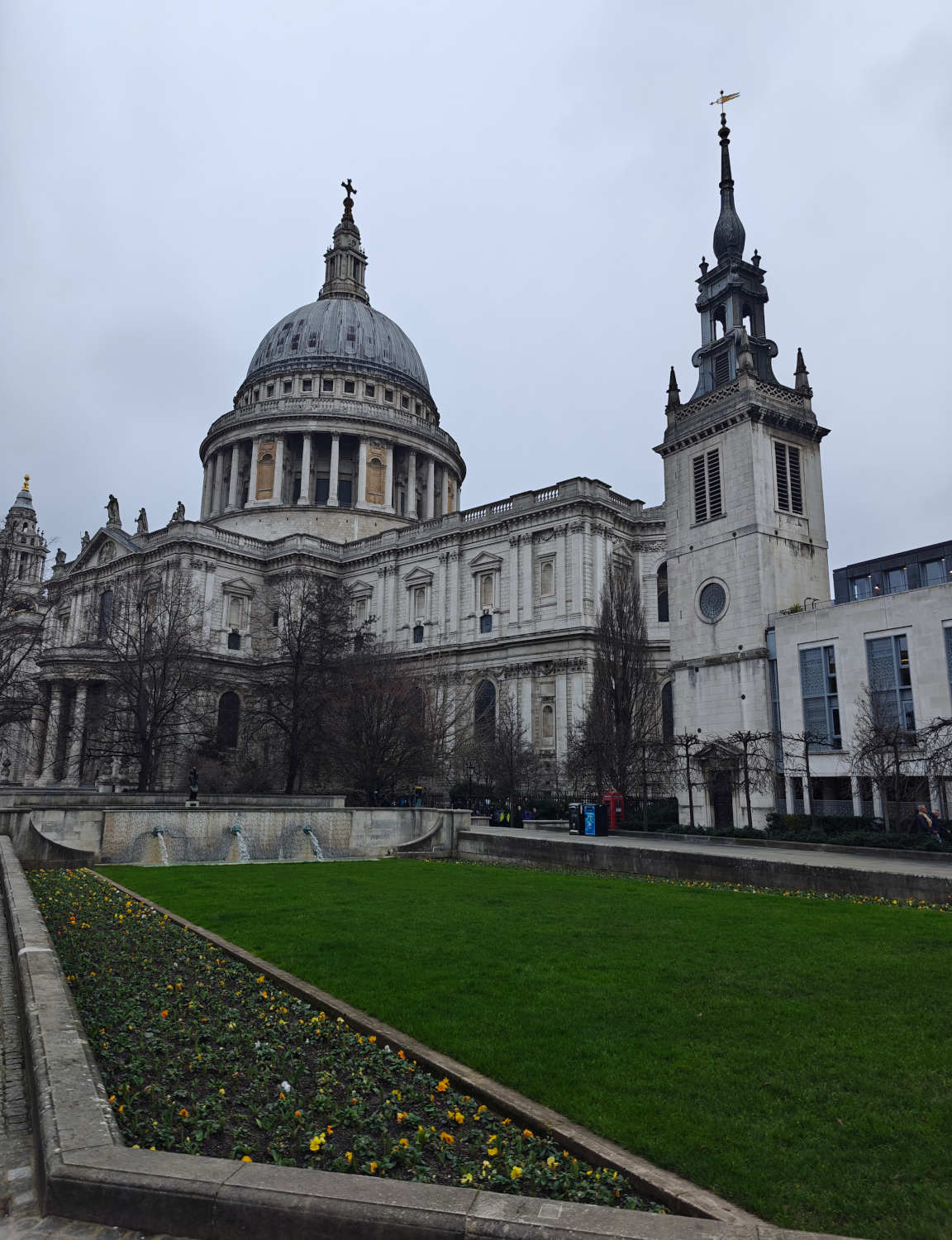 St. Paul's Cathedral on Lontoon tunnetuimpia rakennuksia.