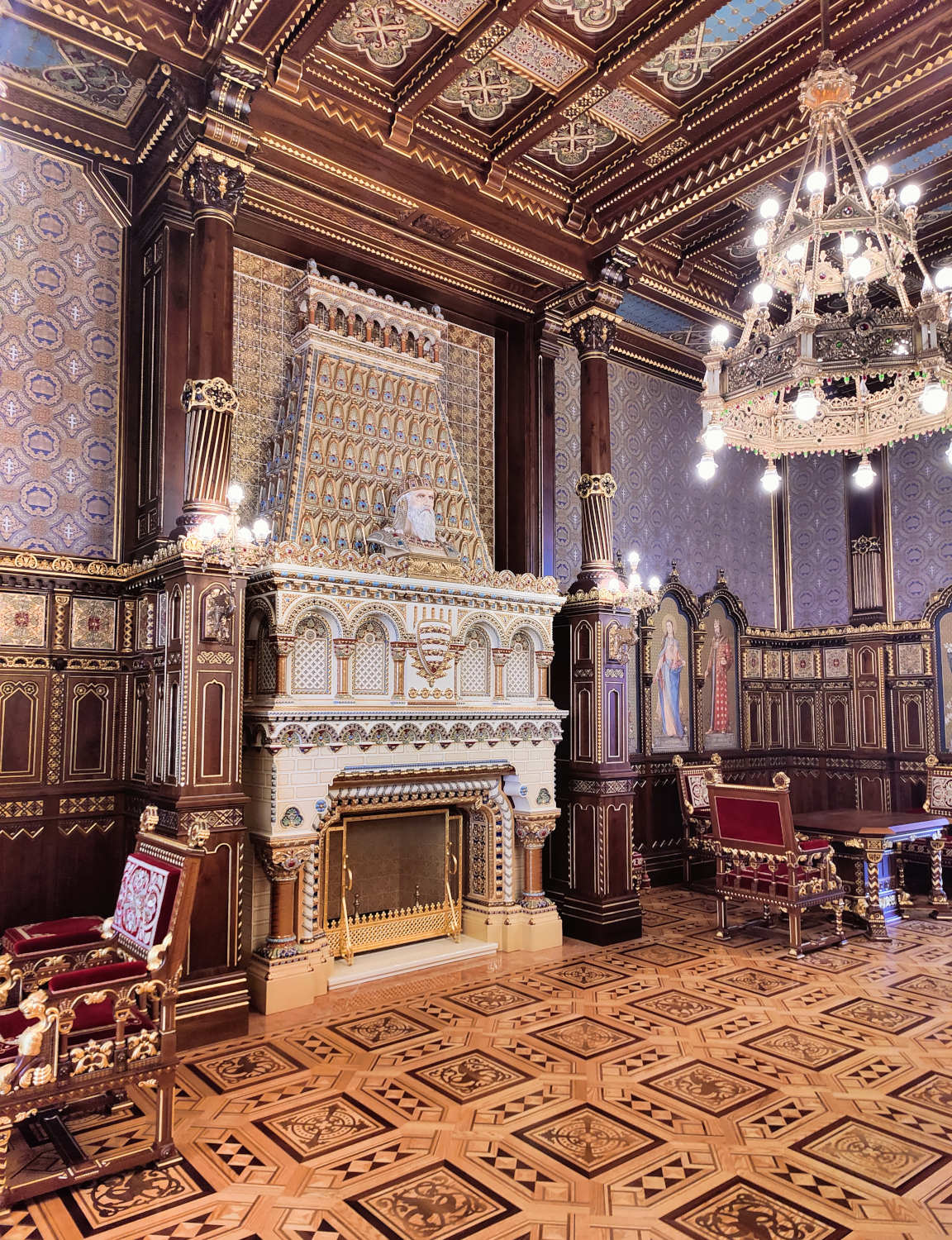 Tutkimusretki linnan sisätiloihin oli varsin loistava, upea rakennus kyseessä.