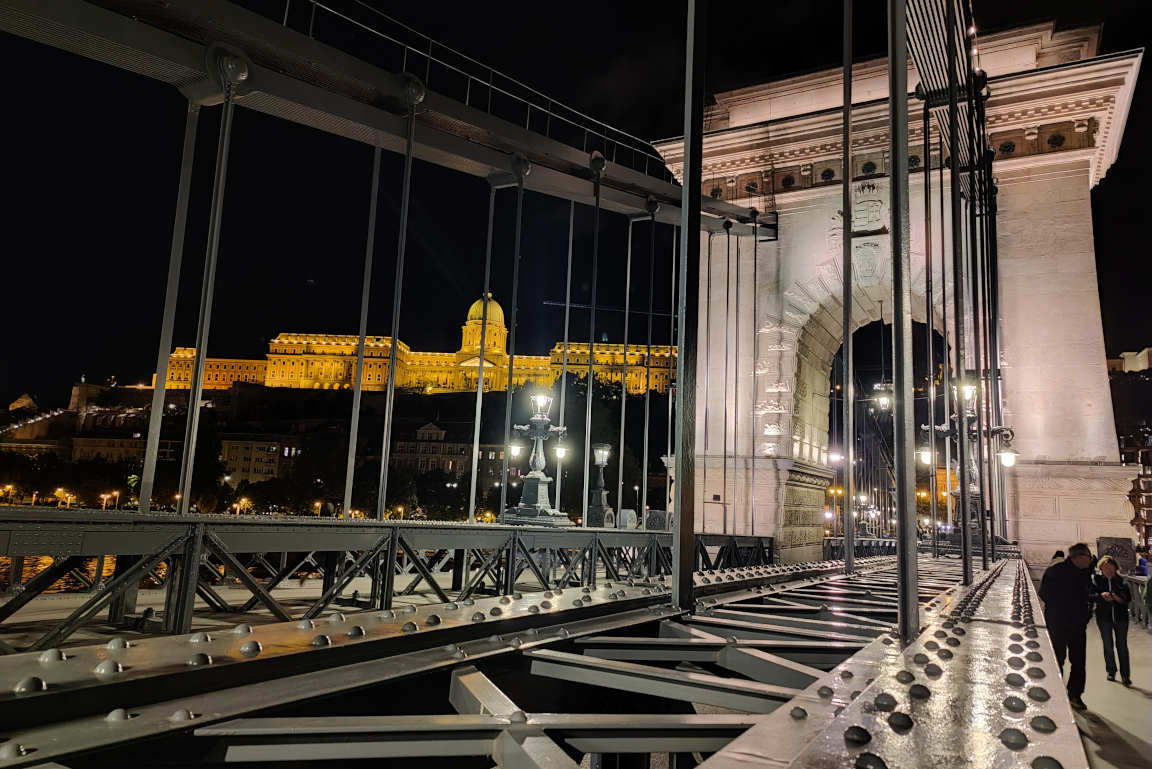 Ketjusilta on tunnetuin Budapestin Tonavan ylittävistä silloista.