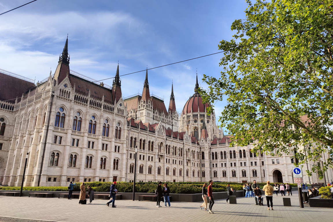 Unkarin Parlamenttitalolla on näköä ja kokoa.