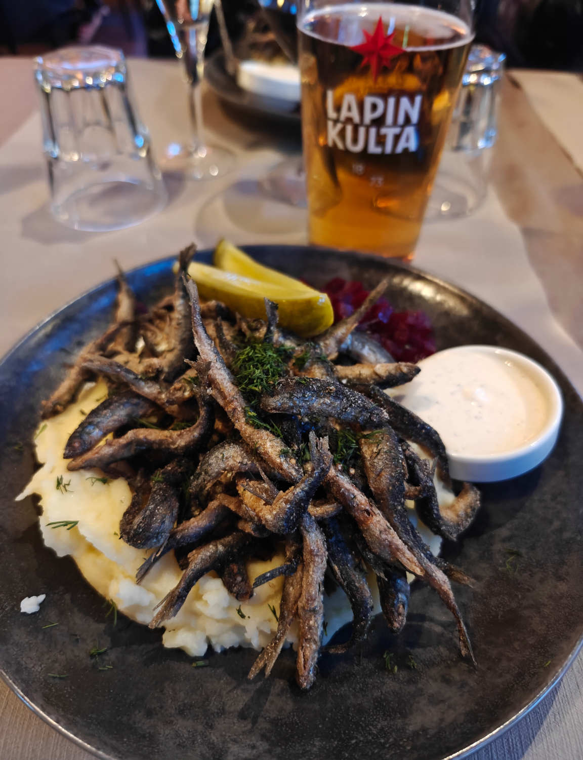 Kitkajoen muikut ja Lapin kulta kuuluu pohjoisen lomien perinteisiin.