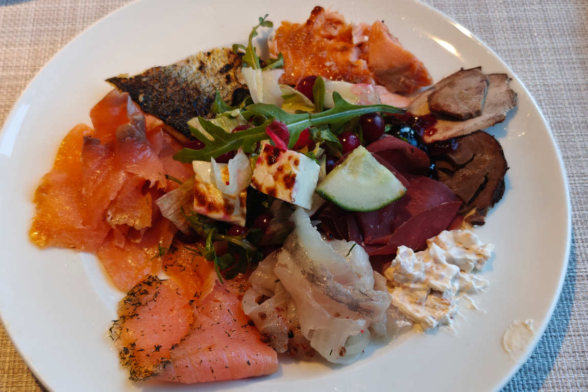 Pohjoisen lähiruuan maut yhdellä lautasella maistettavana.