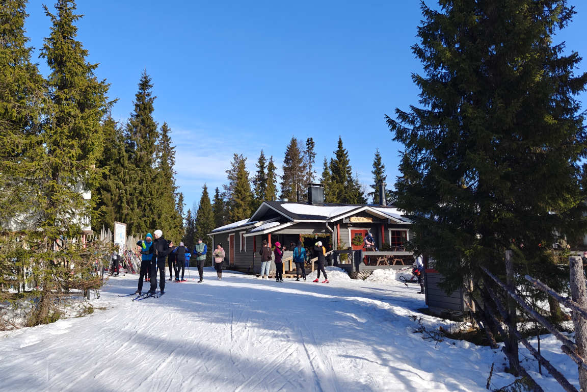 Lammintuvalle on Vuosselin parkkipaikalta 6 km hiihtomatka.