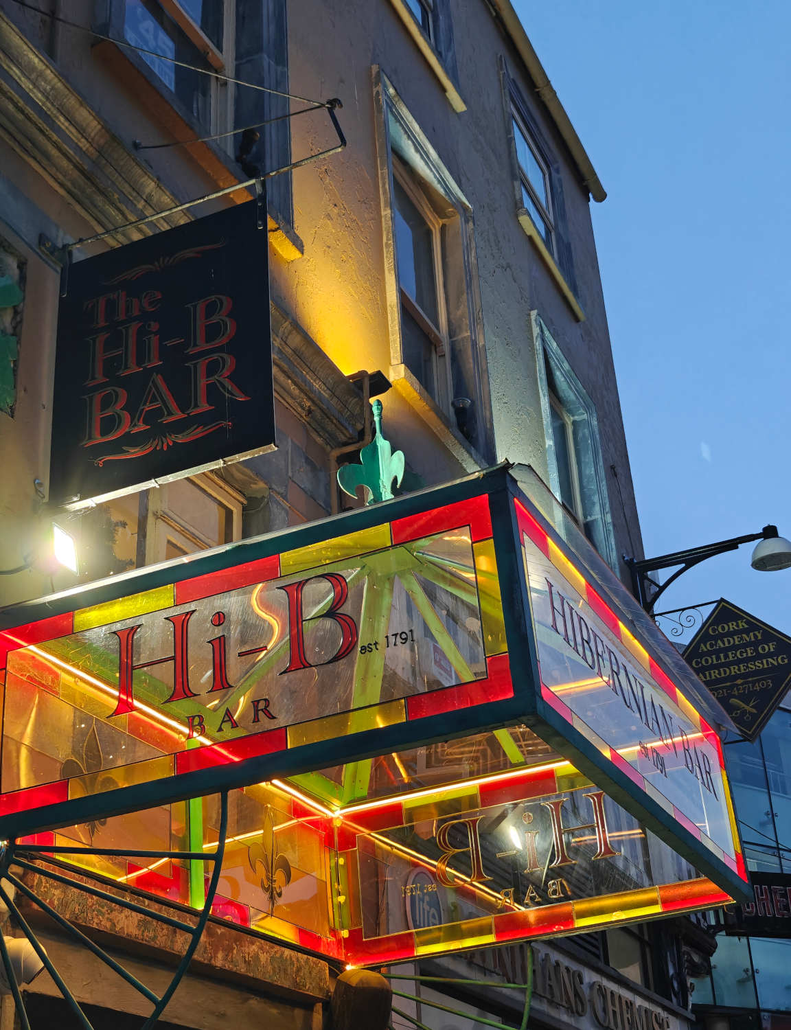 Hiberian Bar eli Hi-Bar on toiminut vuodesta 1791 saakka Corkin keskustassa.