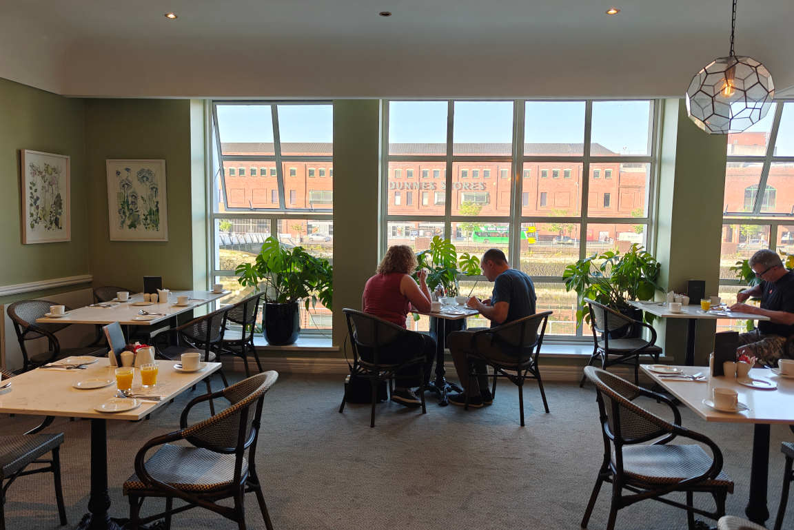 The Metropol Hotel sijaitsee erinomaisella paikalla Corkin keskustassa.