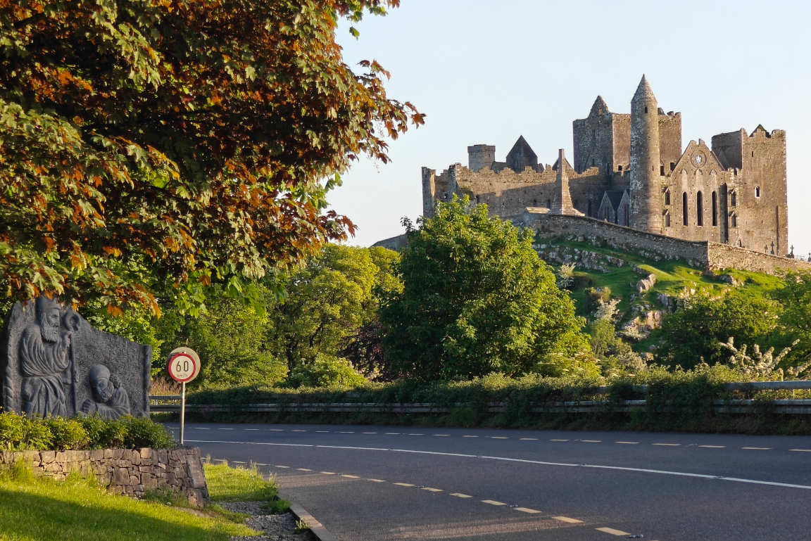 Rock of Cashel on uljas näky ja yksi Irlannin upeimmista linnoista.